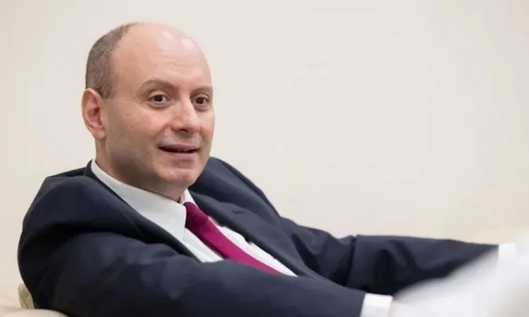 Посланикът в ОАЕ отрича да има връзка с полети на Пеевски - Tribune.bg