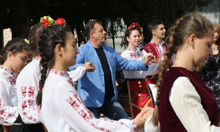 В Дичин празнуваха с Даниел Панов - Tribune.bg