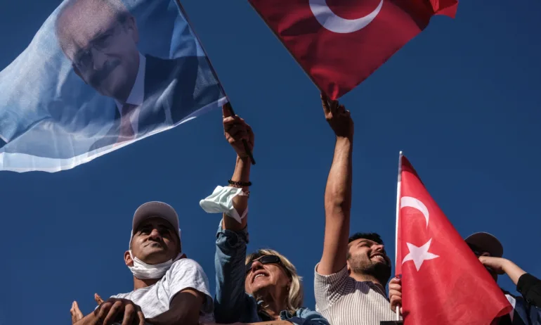 Ердоган и Кълъчдароглу с изравнени позиции преди изборите в Турция - Tribune.bg