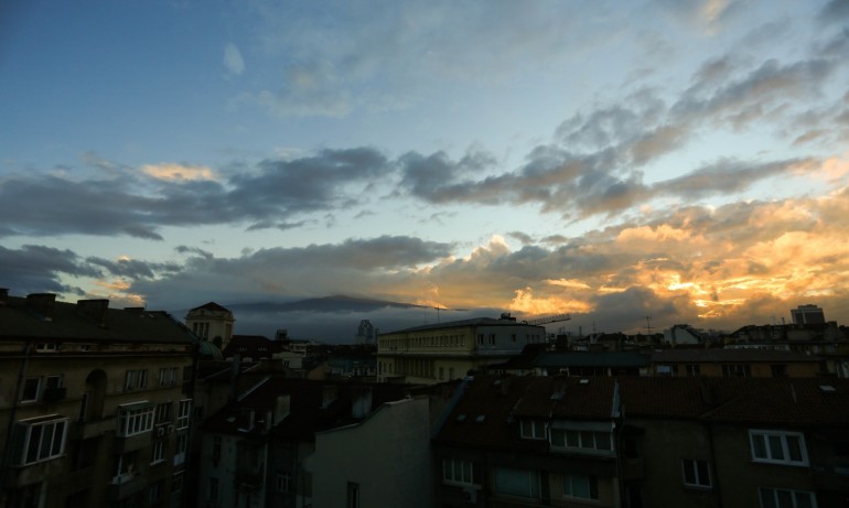 Значителна облачност днес, максималните температури ще са до 13 градуса - Tribune.bg