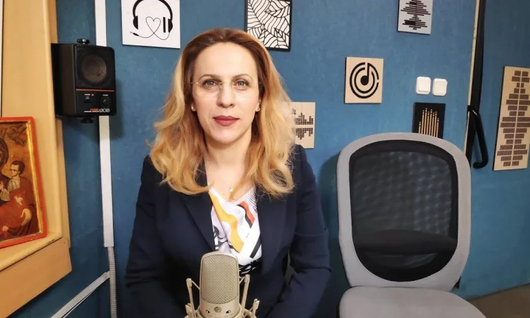 Николова: Ще търсим допълнително финансиране за туроператори и агенти - Tribune.bg