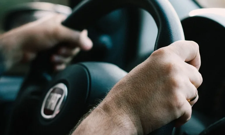 ЕС въвежда 2-годишен изпитателен срок за младите шофьори - Tribune.bg