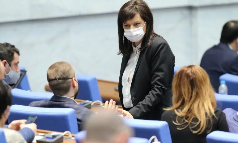 Дариткова: БСП системно саботира правителството, Нинова лобира за ваксини - Tribune.bg