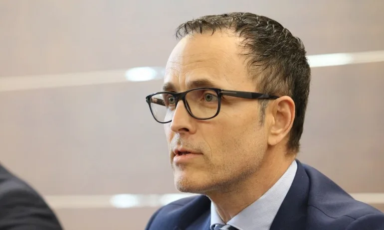 Ръководството на ББР дарява заплатите си - Tribune.bg