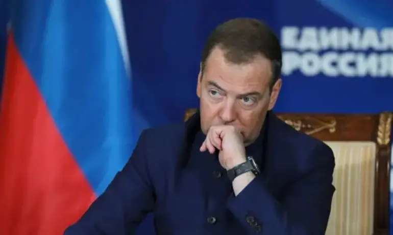 Бившият руски президент Дмитрий Медведев заяви днес, че изглежда Украйна