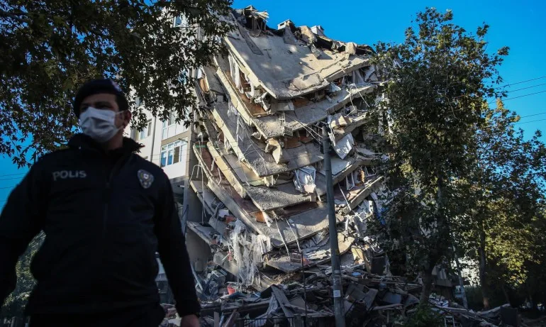 Паулу Коелю обяви, че ще направи дарение за пострадалите от земетресението в Измир - Tribune.bg