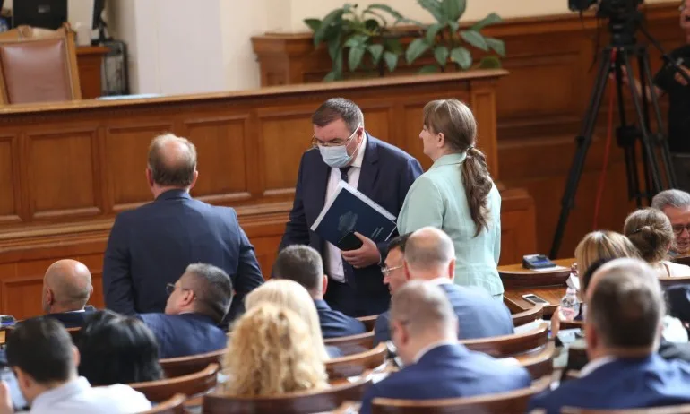 Ковид-обвинения в парламента, ИТН никога не били отричали пандемията - Tribune.bg