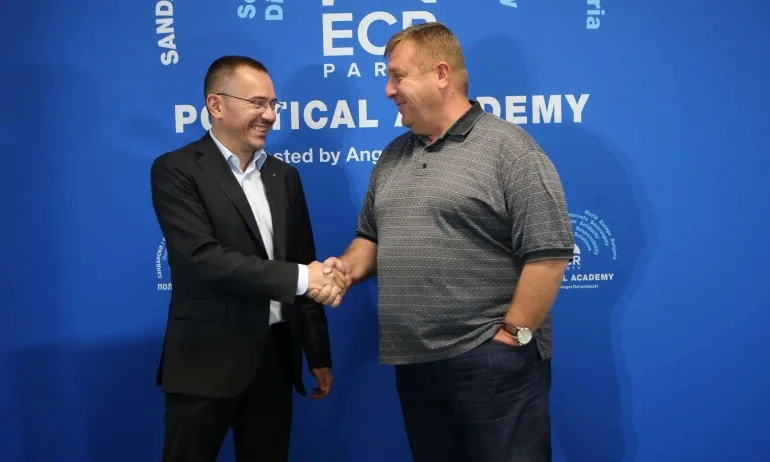 Джамбазки: Агресивна ляво-левичарска вълна се опитва да изтрие националните държави - Tribune.bg