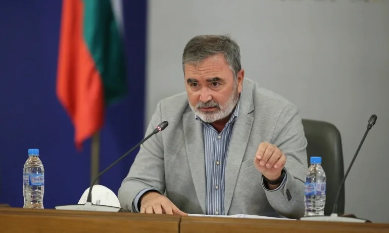 Доц. Ангел Кунчев: Ще стартираме ваксинирането на 27 декември в София, Пловдив и Бургас - Tribune.bg