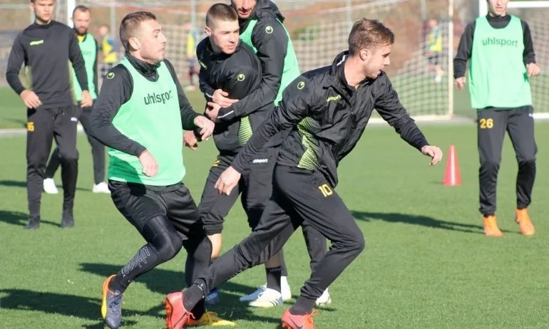 Тренировка с шейни за Ботев Пд в Алания - Tribune.bg