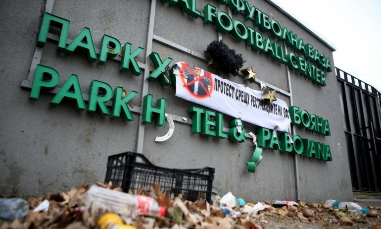 Венци Стефанов възмутен от погромите в БФС, кани Бербатов на среща - Tribune.bg