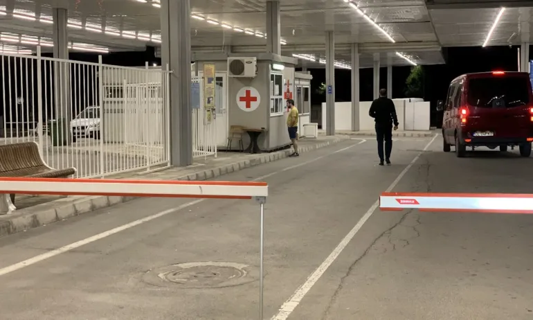 ВМРО: Два автобуса с българи са спрени на граничен пункт при Сърбия - Tribune.bg