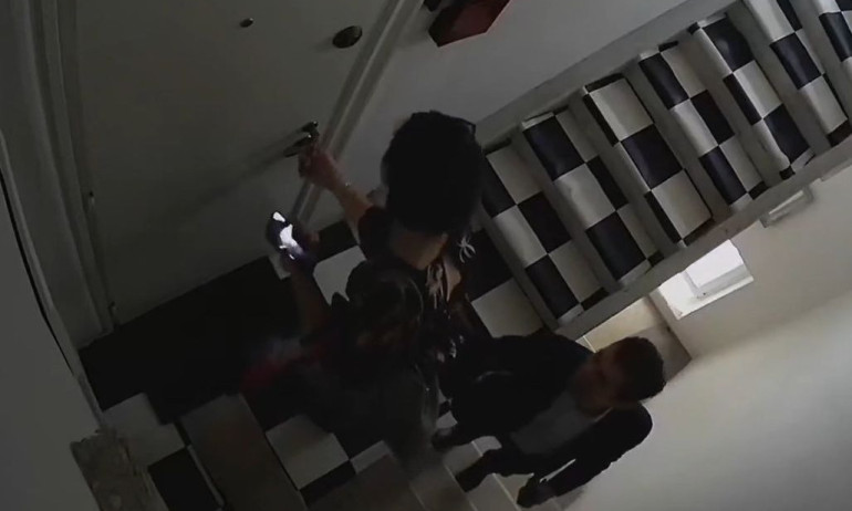 Петков и Бориславова? Видео от охранителна камера твърди, че са хванати да се усамотяват в апартамент (ВИДЕО) - Tribune.bg