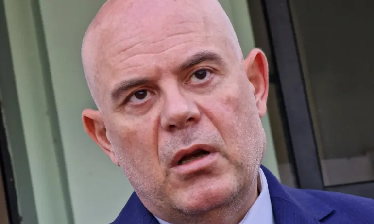 Гешев за загиналото момиче в Шумен: Ще направим възможното и невъзможното, за да има справедливост - Tribune.bg