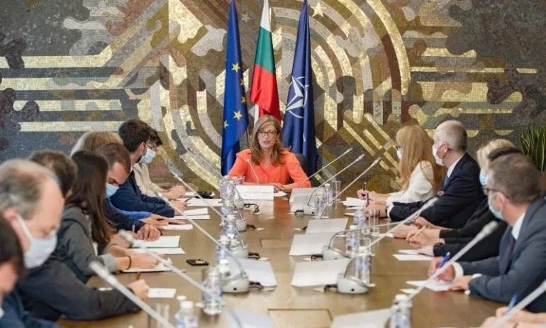 Екатерина Захариева представи приоритетите на България в инициативата Три морета - Tribune.bg