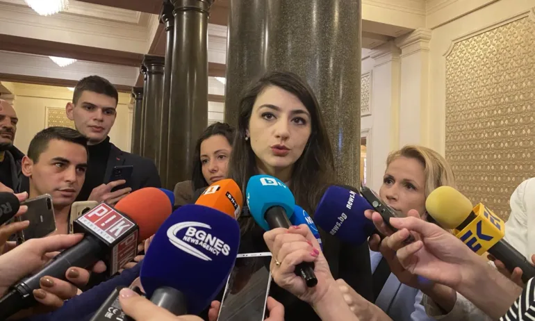 Парламентът прие оставката на Лена Бориславова като депутат - Tribune.bg