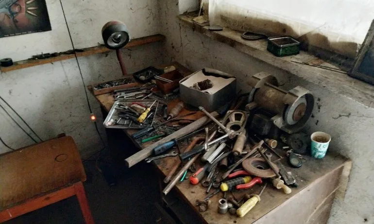 Автомати по 3000 лева на черния пазар - Tribune.bg