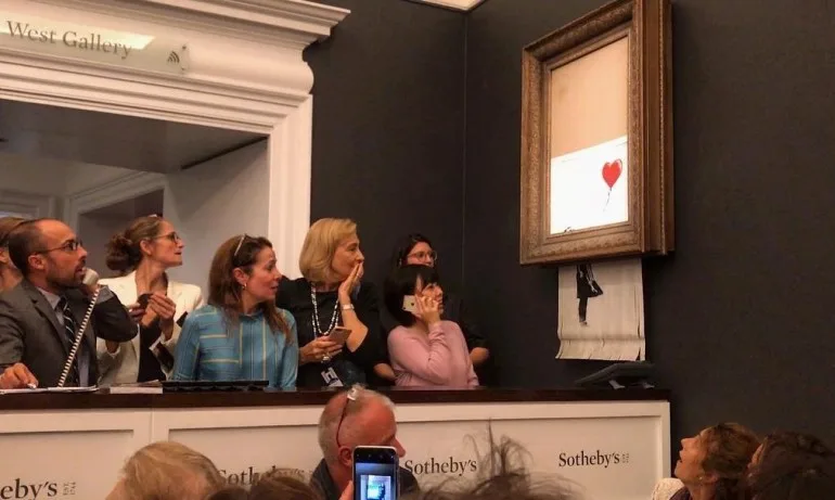 Картина на Банкси се самоунищожи по време на търг - Tribune.bg