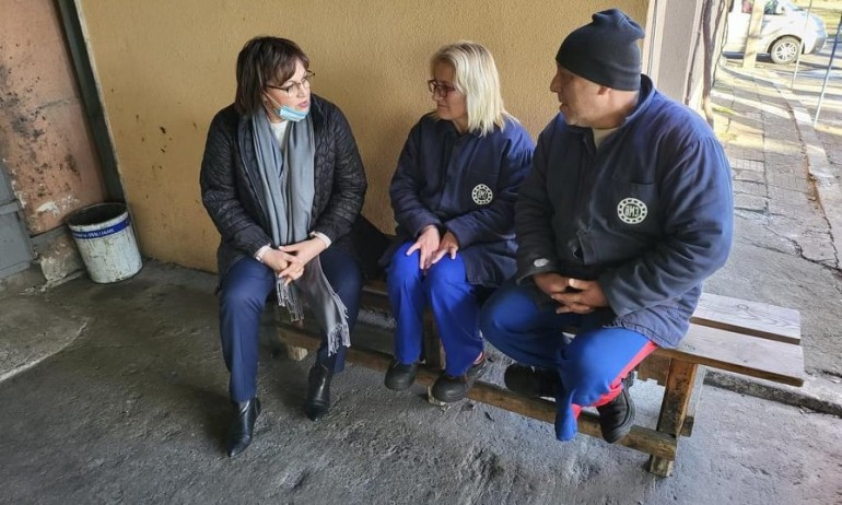 Нинова посетила изненадващо ВМЗ Сопот - Tribune.bg