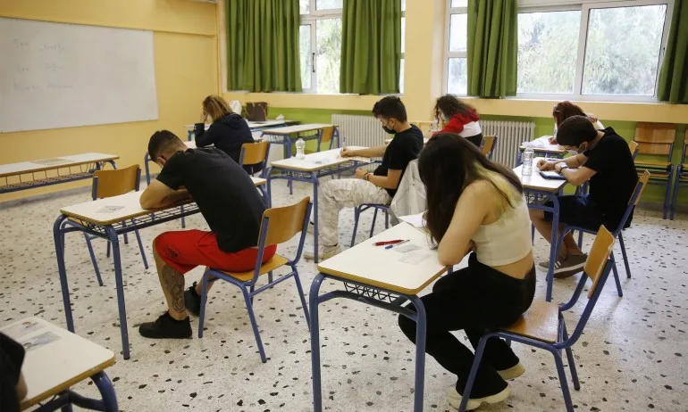 В Гърция пускат на училище срещу тест, сертификат за ваксинация или преболедуване - Tribune.bg