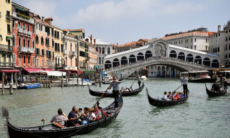 Промяната продължава: Братовчедката на Тодор Батков взема половин милион като куратор на изложба - Tribune.bg