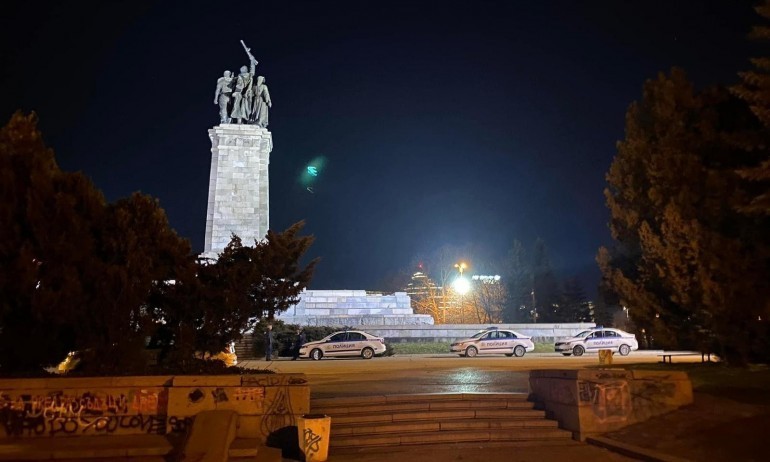 Рашков арестува ученици, написали Спасете Украйна на Моча - Tribune.bg