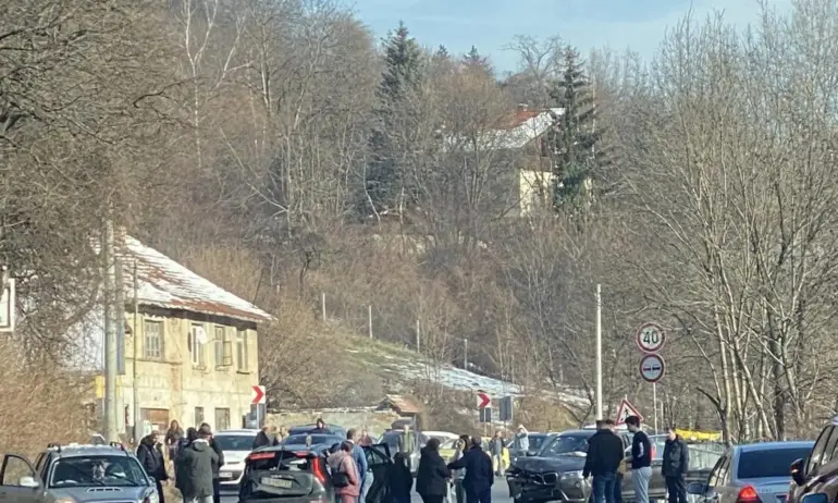 Верижна катастрофа край Владая. Движението е затруднено - (СНИМКИ) - Tribune.bg