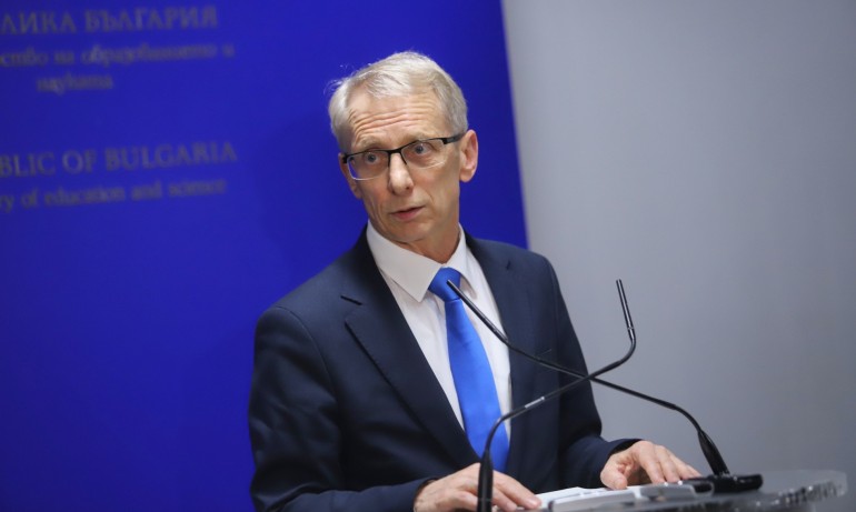 Денков: Наличните тестовете за учениците в Пловдив, Бургас, Русе и Враца ще стигнат за около 2 седмици - Tribune.bg