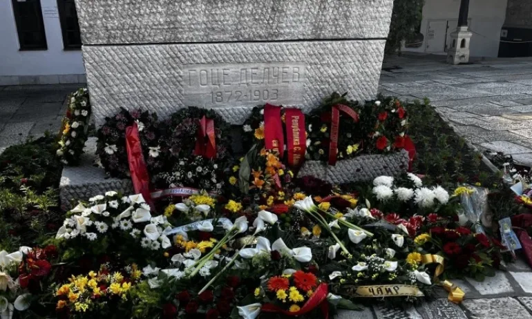 За втори път за година посягат на венци на гроба на Гоце Делчев в Скопие - Tribune.bg