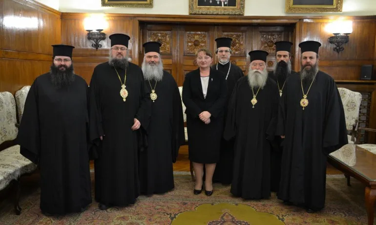 Светия Синод подкрепя отлагането на Закона за социалните услуги, за да има време за диалог - Tribune.bg