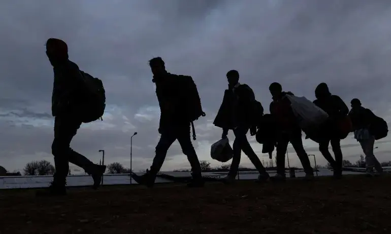 Румъния разби мрежа за трафик на мигранти с участието на българи - Tribune.bg