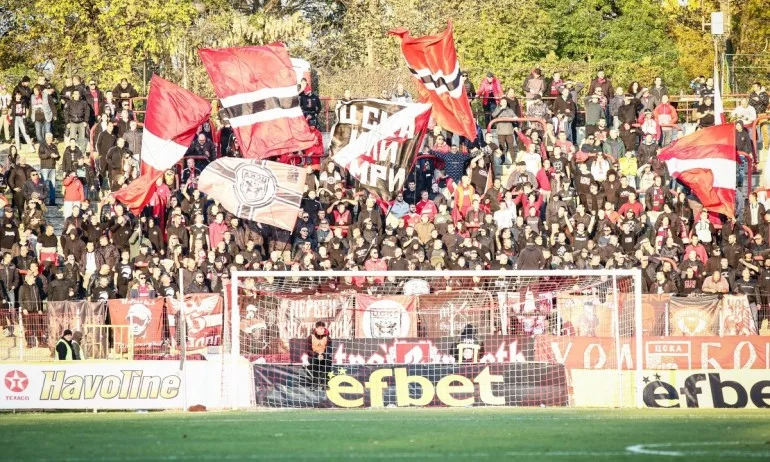 Солени наказания за ЦСКА и Локомотив след боя между фенове - Tribune.bg