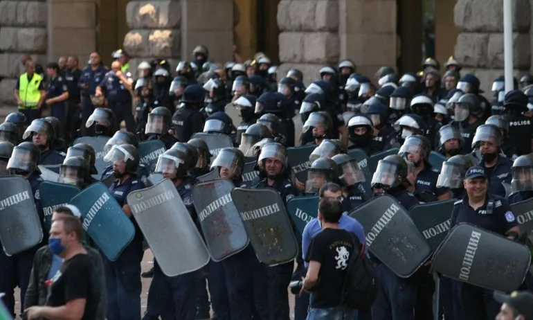 МВР: Не се поддавайте на провокации, полицаите не са ви враг - Tribune.bg