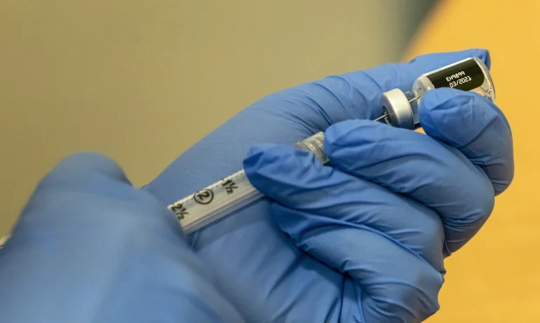 ЕК купува още 100 милиона дози ваксини на Pfizer - Tribune.bg