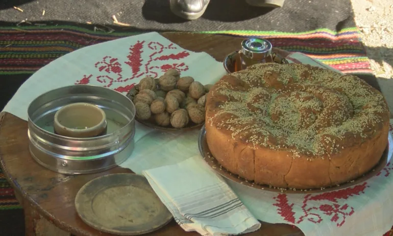 Днес честваме св. Сава. Месят се питки и се раздават за здраве - Tribune.bg