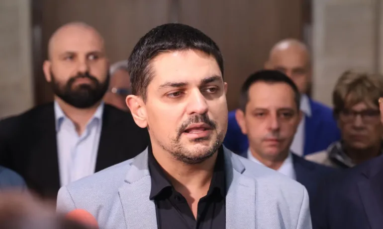 МЕЧ внесе вторият вот на недоверие срещу кабинета Желязков - Tribune.bg