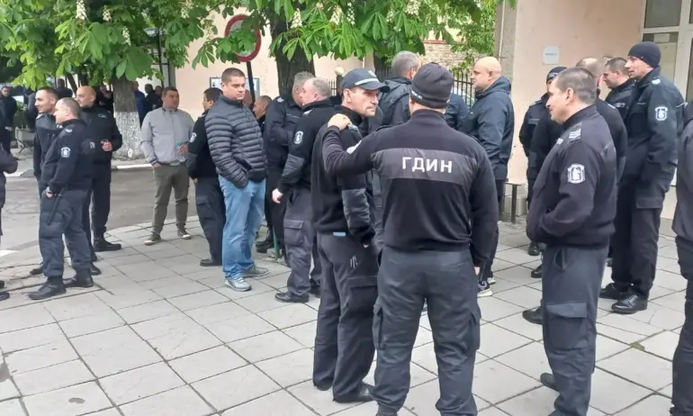 Синдикатът на МВР: Тормозят и уволняват служители на затвори заради протест - Tribune.bg