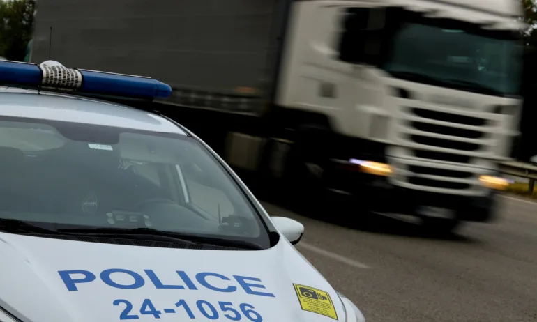 Един загинал и двама тежко ранени при жесток сблъсък край село Баница - Tribune.bg