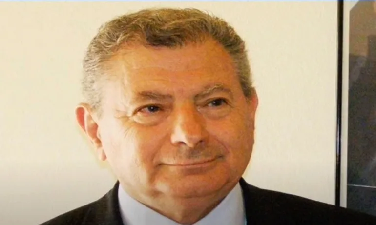 Бивш гръцки министър открит мъртъв в морето - Tribune.bg