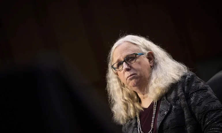 Официално: Трансджендър лекар стана главен съветник на здравния министър на САЩ - Tribune.bg