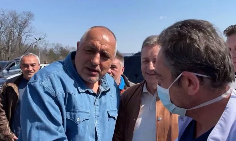 Борисов помогна на закъсала на пътя жена, откара я в болницата в Плевен - Tribune.bg