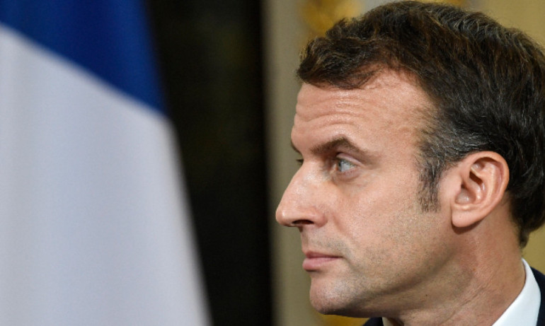 След Си Дзинпин и Елизабет II получи на юбилея си кон за подарък от Макрон - Tribune.bg