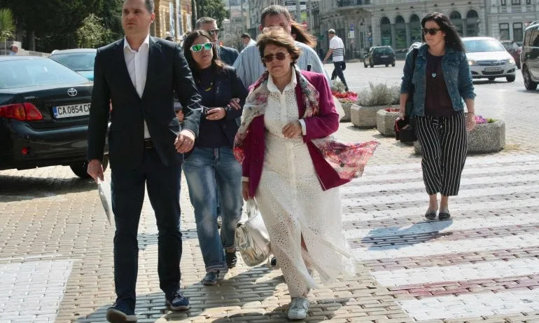 Татяна Дончева подкрепи Манолова: Падне ли София, пада ГЕРБ, говоренето за кучета, котки и градинки е неуместно - Tribune.bg