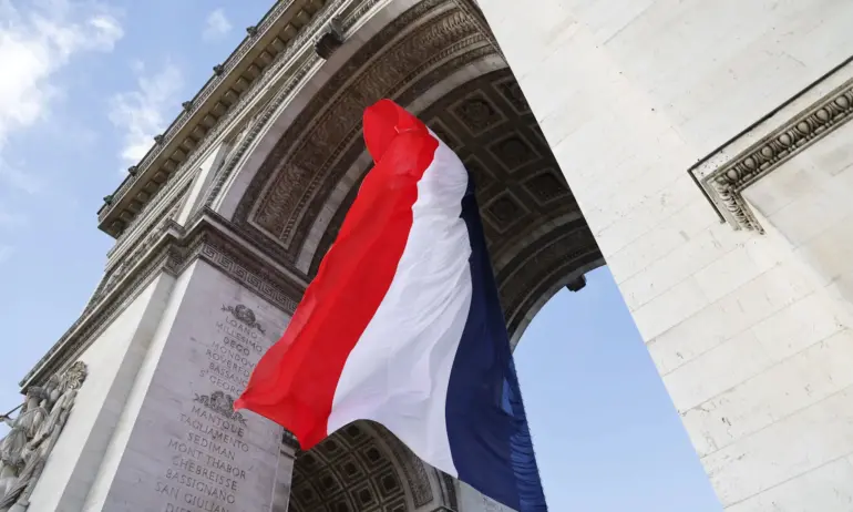 Франция записва правото на аборт в Конституцията, Ватиканът осъди правото да се отнема човешки живот - Tribune.bg