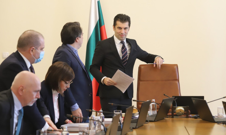 Очаква се Кирил Петков да внесе оставката на правителството - Tribune.bg