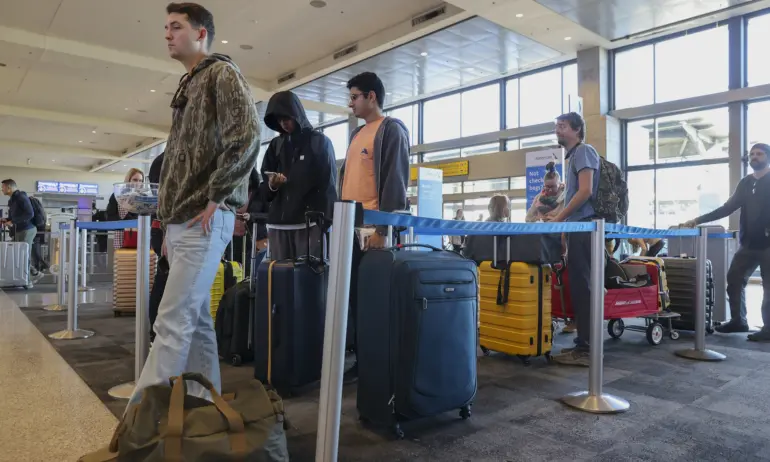 Косово празнува: Безвизовото пътуване в ЕС влезе в сила - Tribune.bg