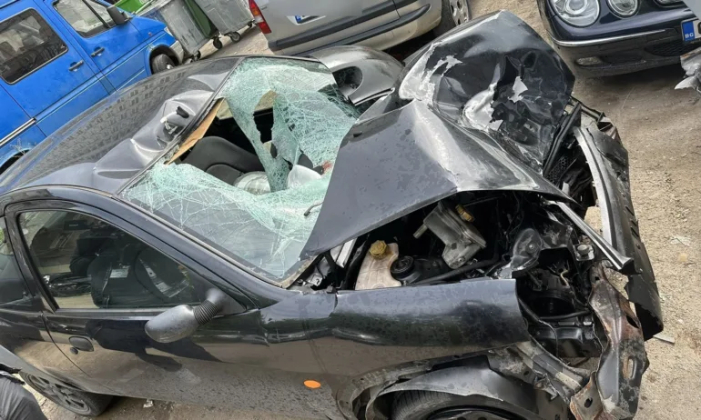 Обвиниха 18-годишен шофьор, който при катастрофа причини смъртта на двама пешеходци - Tribune.bg