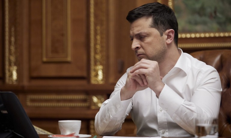 Зеленски разговаря с Байдън: Трябва да спрем агресора възможно най-скоро - Tribune.bg