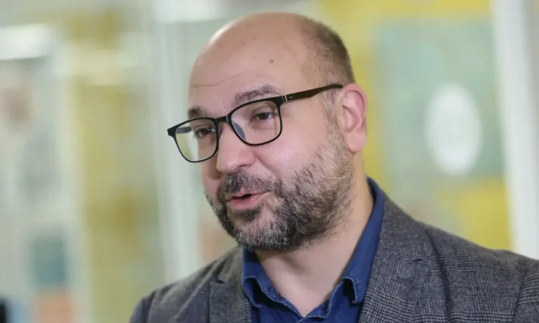 Политолог за програмата на Промяната: Наблюдаваме пърформанс, а не политика - Tribune.bg