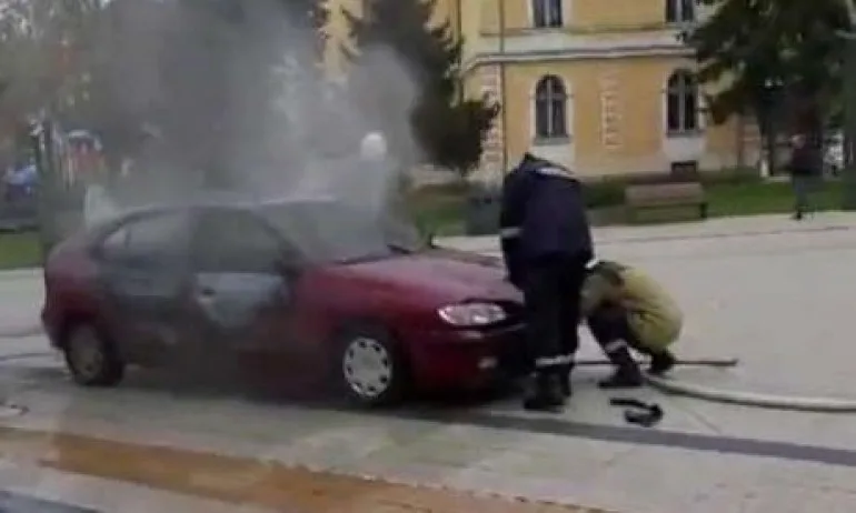Две обвинения получи мъжът, подпалил колата си в центъра на Враца - Tribune.bg
